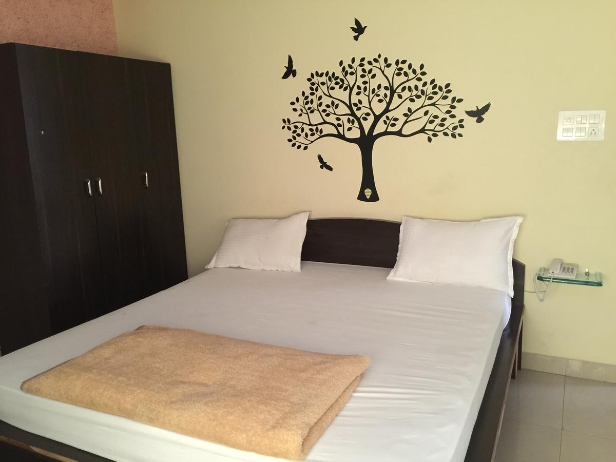Maruthi Residency Inn & Restaurant ไฮเดอราบัด ภายนอก รูปภาพ