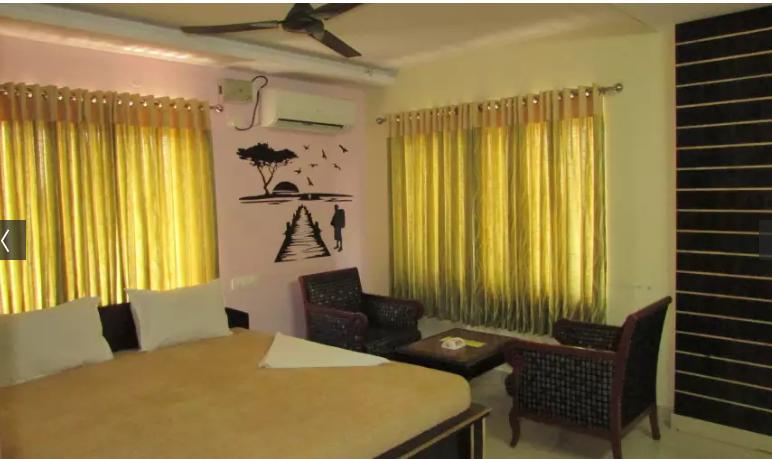 Maruthi Residency Inn & Restaurant ไฮเดอราบัด ภายนอก รูปภาพ